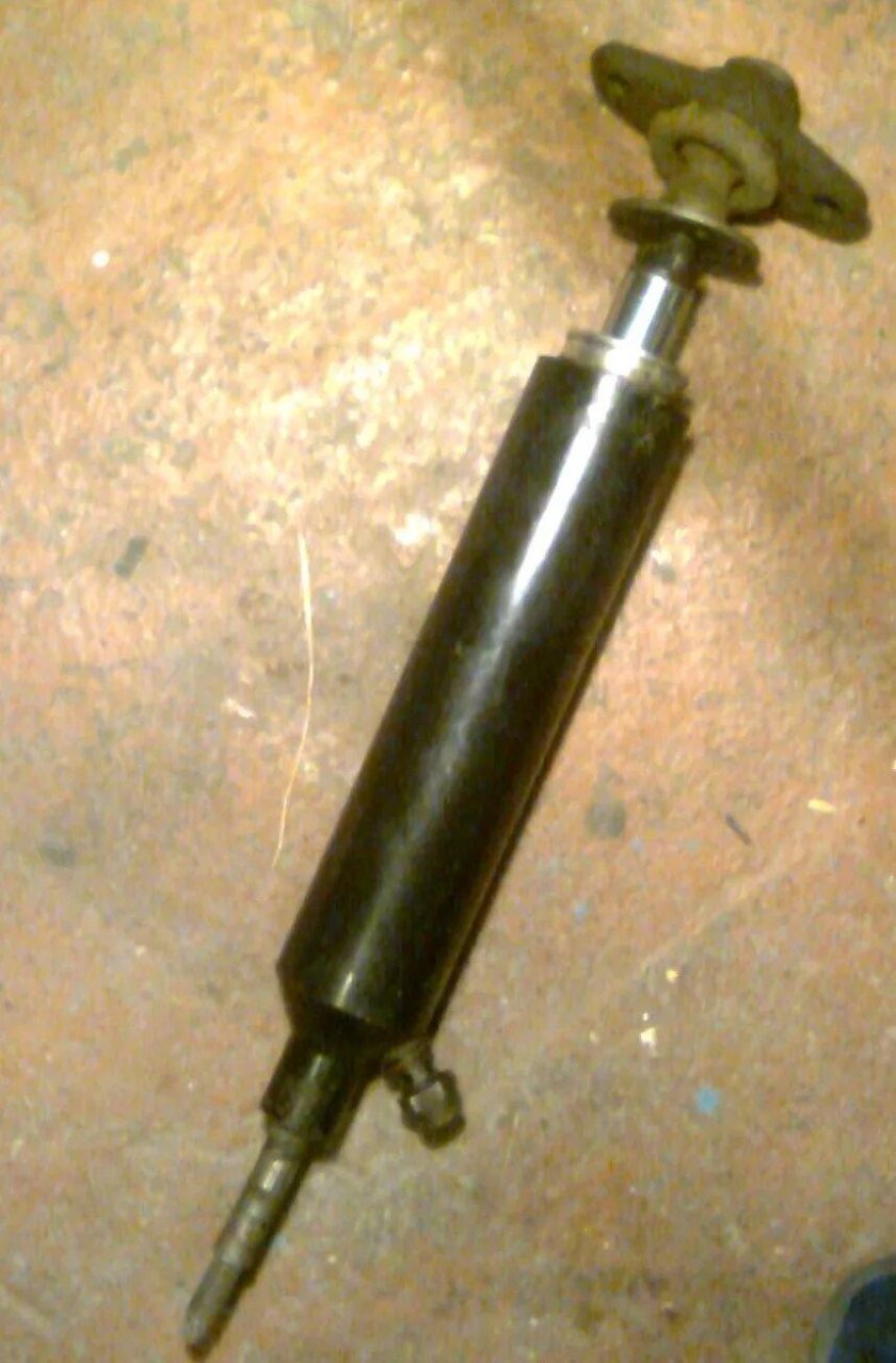 Задний амортизатор Мерседес 123