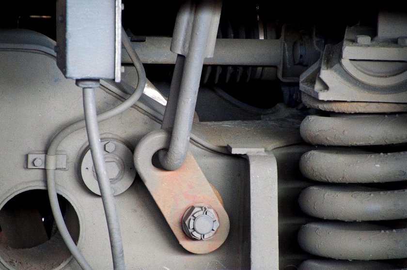 Демпфер поезда