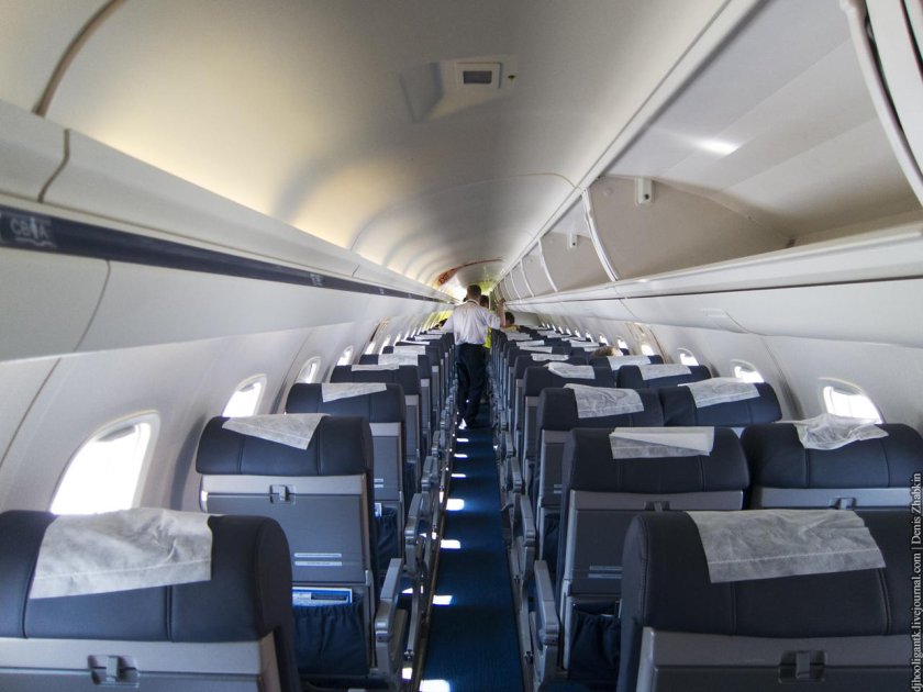 Embraer 145 кабина