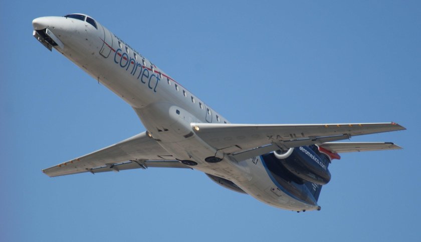 EMB 145 самолет