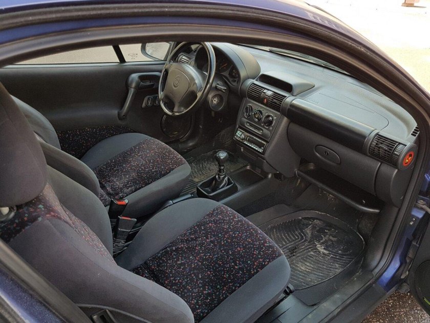 Opel Tigra 1995 салон