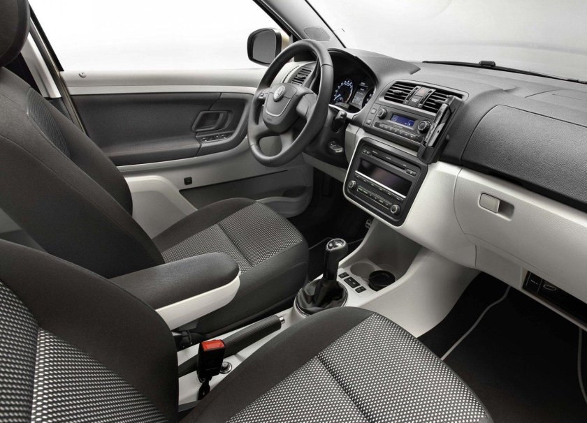 Шкода Фабия 2010 салон