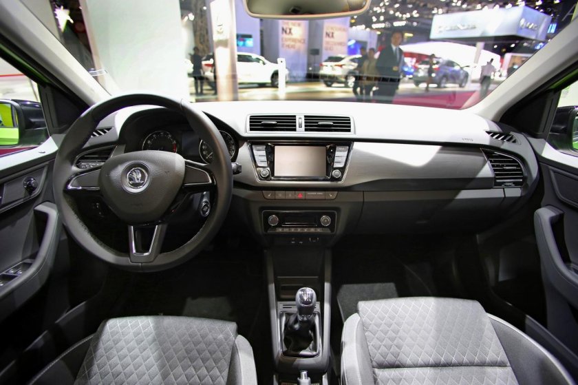 Шкода Фабия 2015 салон