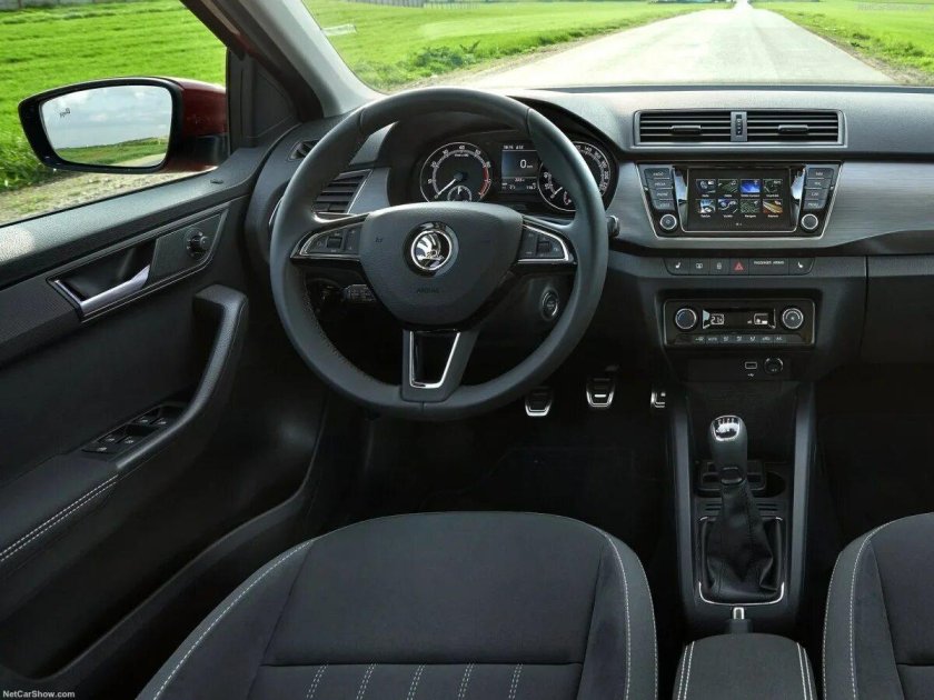 Шкода Фабия 2021 салон