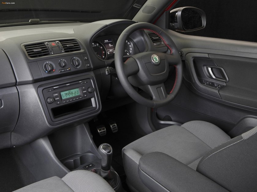 Шкода Фабия 2012 салон