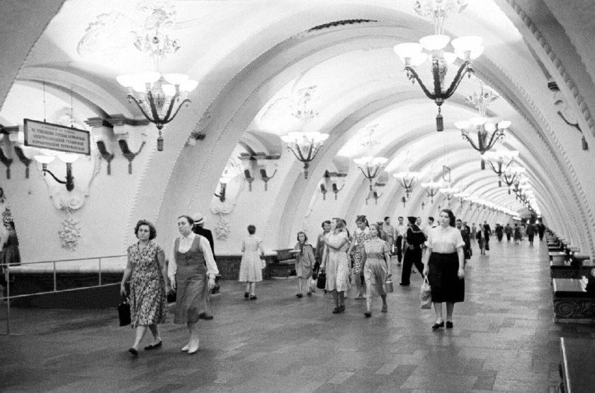 Первые эскалаторы в Московском метро