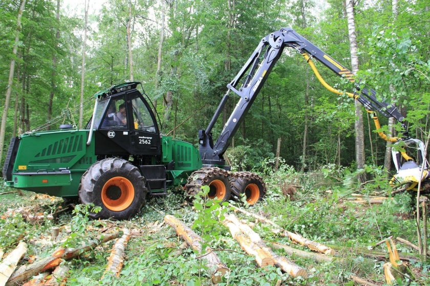 Харвестер Амкодор 2561