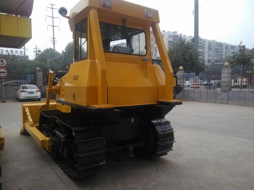 Гусеничный бульдозер