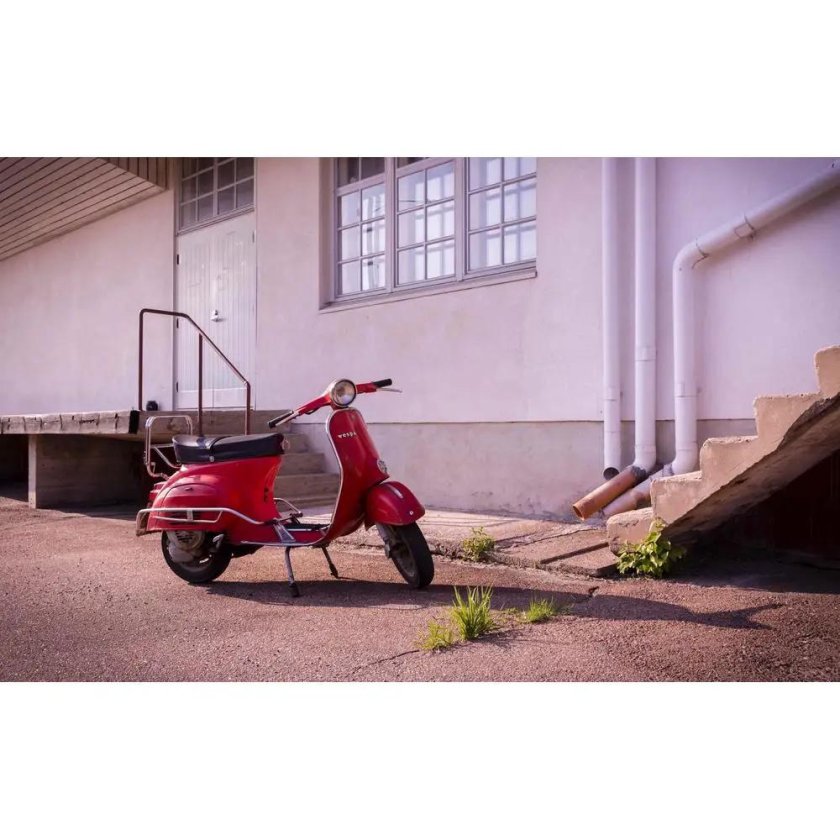 Скутер красный