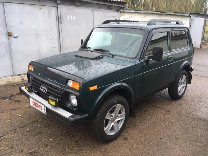 Лада Нива цвет морская пучина 325