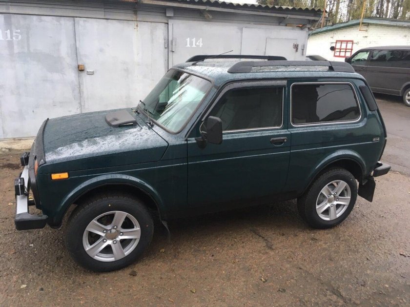 Лада Нива цвет морская пучина 325