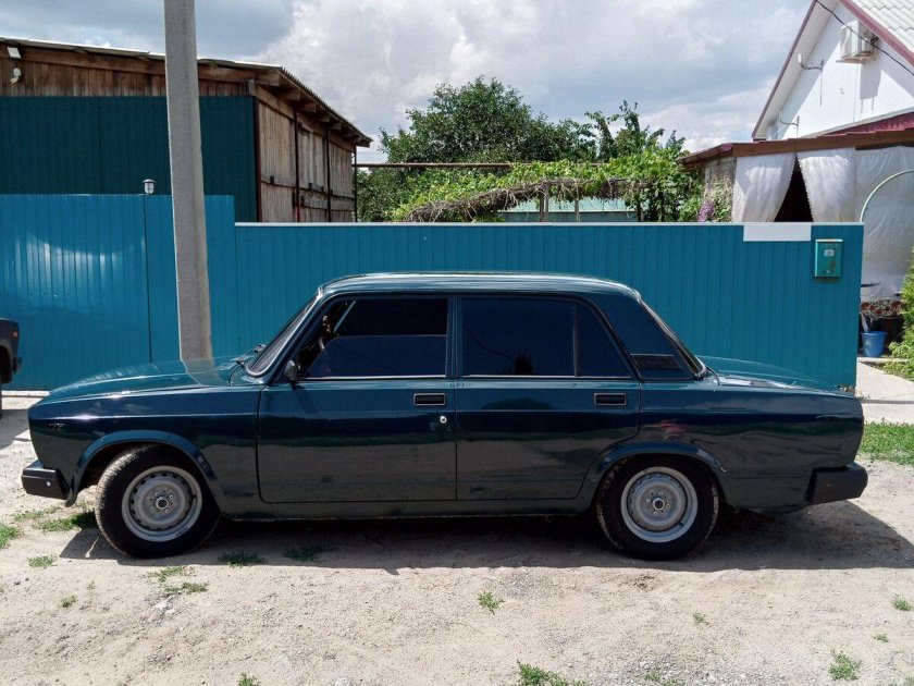 ВАЗ 2106 тёмно синяя