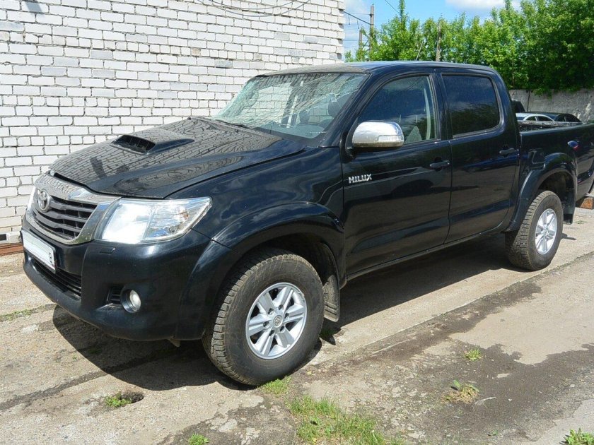 Тойота хайлюкс 2012 черный