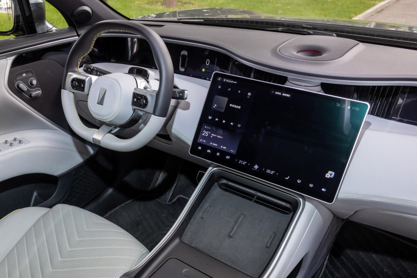 Avatr 11 4wd Top Interior