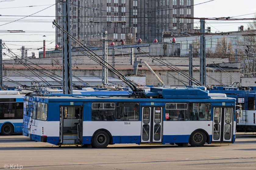 Троллейбус 0044