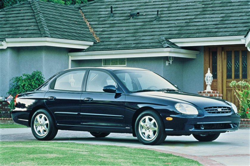 Hyundai Sonata 1 поколение