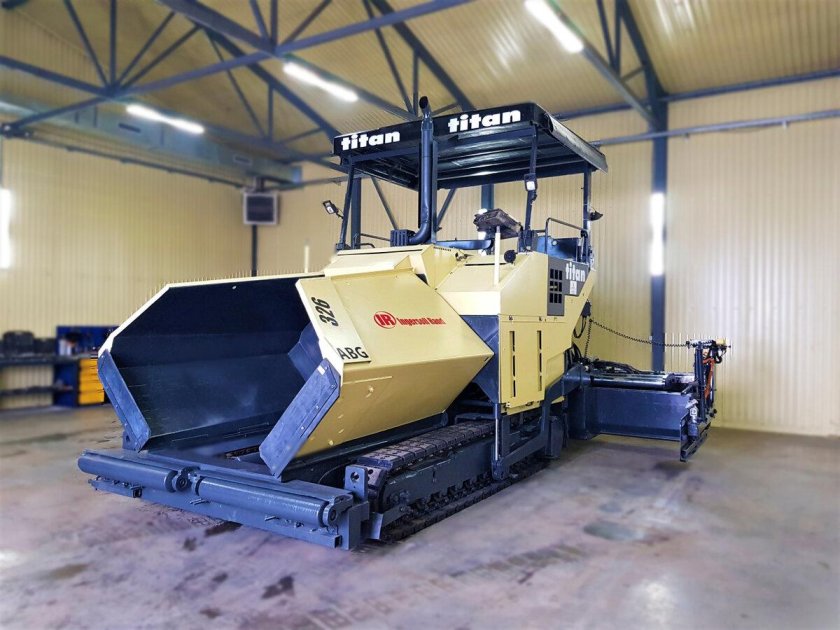 Асфальтоукладчик abg Titan 326