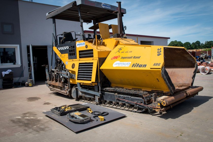 Асфальтоукладчик Volvo p7820d