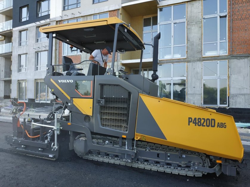 Асфальтоукладчик Volvo p6820d