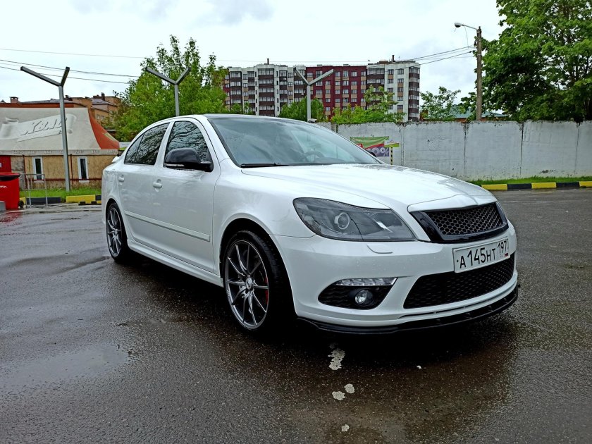Skoda octavia rs белая