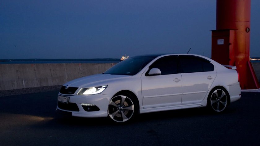 Шкода Октавия а5 РС белая