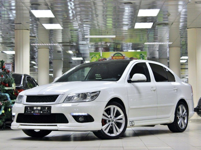 Skoda Octavia a5 RS белая