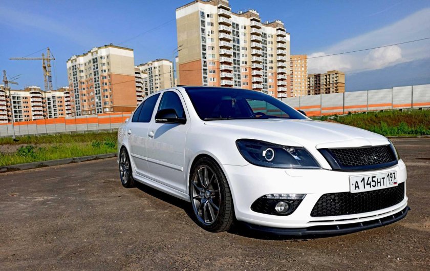 Skoda Octavia a5 RS белая
