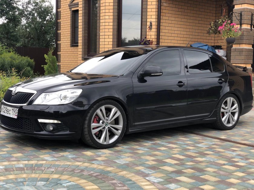 Skoda Octavia a5 RS черная