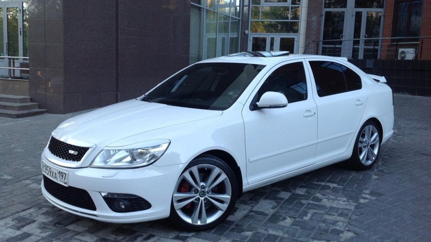 Skoda Octavia a5 RS белая