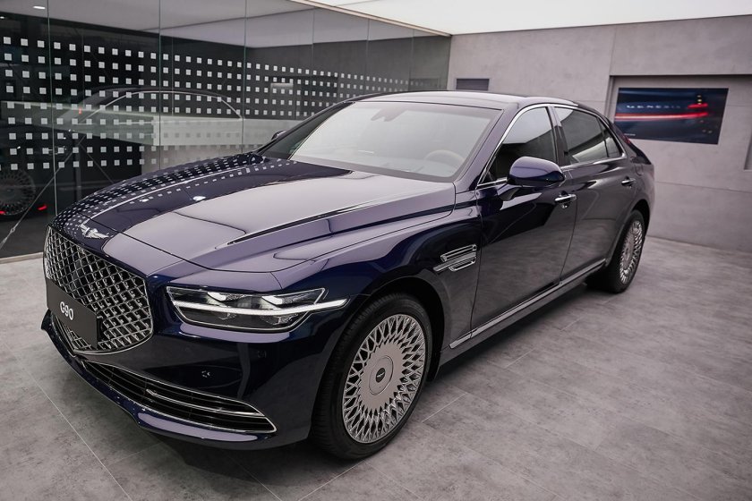 Машина Genesis g90