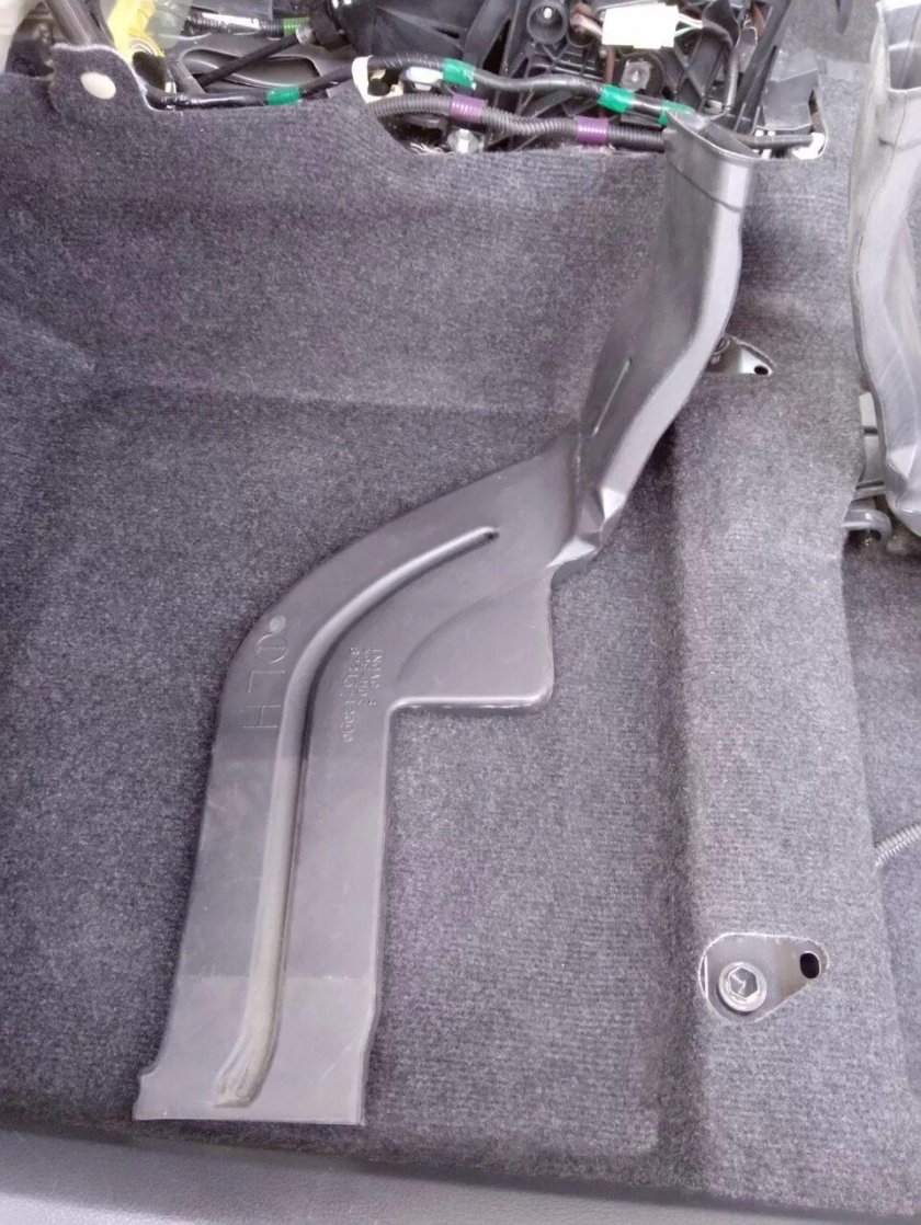 Воздуховоды для задних пассажиров Тойота Королла Филдер