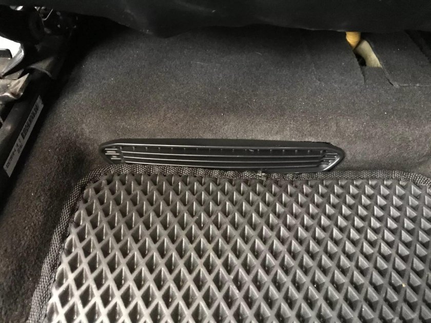 Воздуховоды для задних пассажиров Шевроле Круз