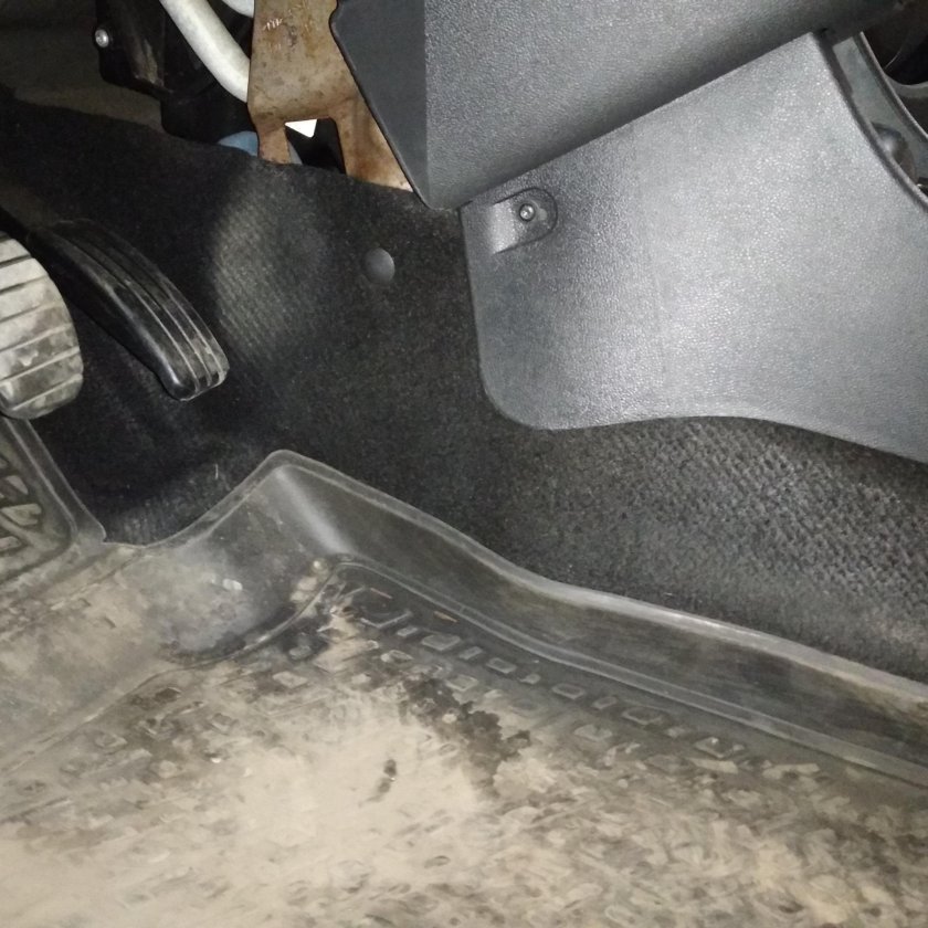 Воздуховоды для задних пассажиров Рено Логан 1