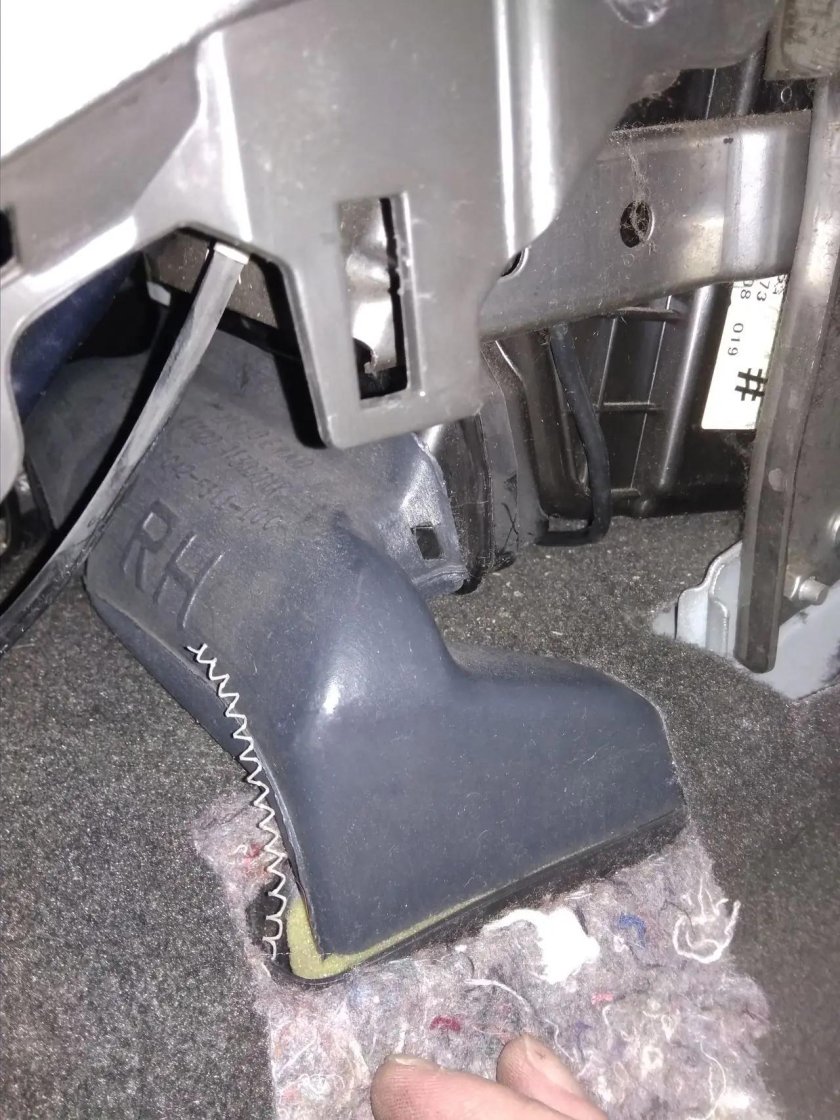 Обдув ног задних пассажиров Nissan Bluebird Sylphy g10