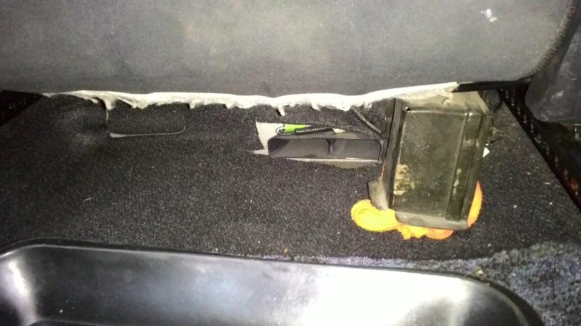 Воздуховоды задних пассажиров Тойота Карина улыбка