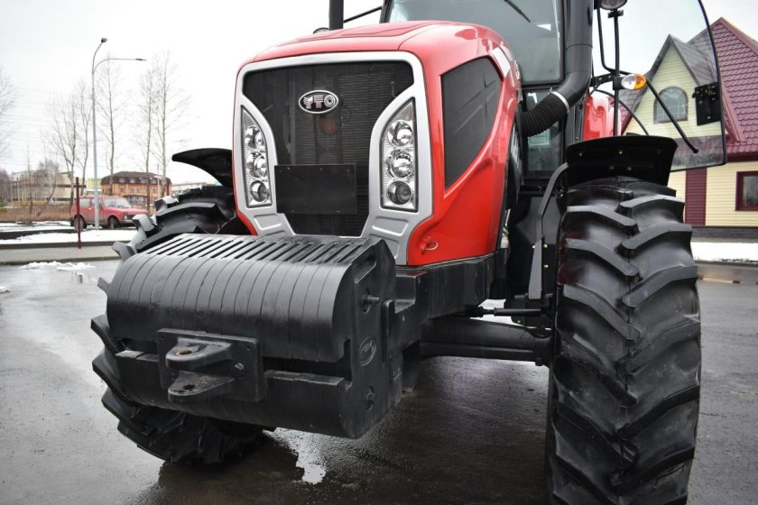 YTO lx2404 трактор