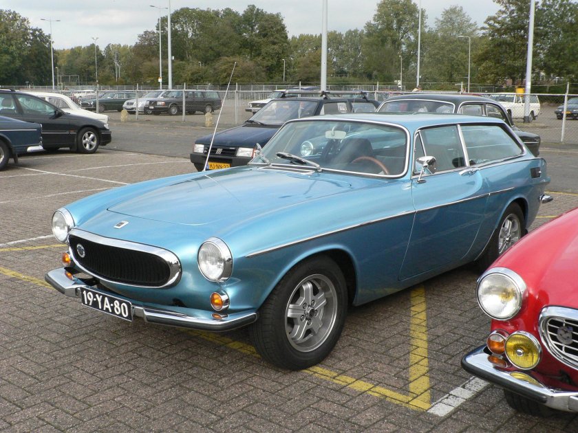 Вольво 1800 es