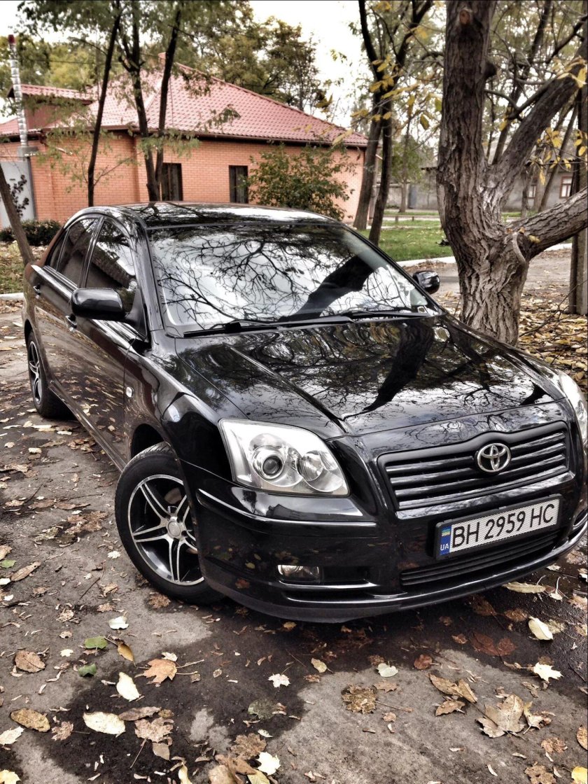 Тойота Авенсис 2008 черный антихром