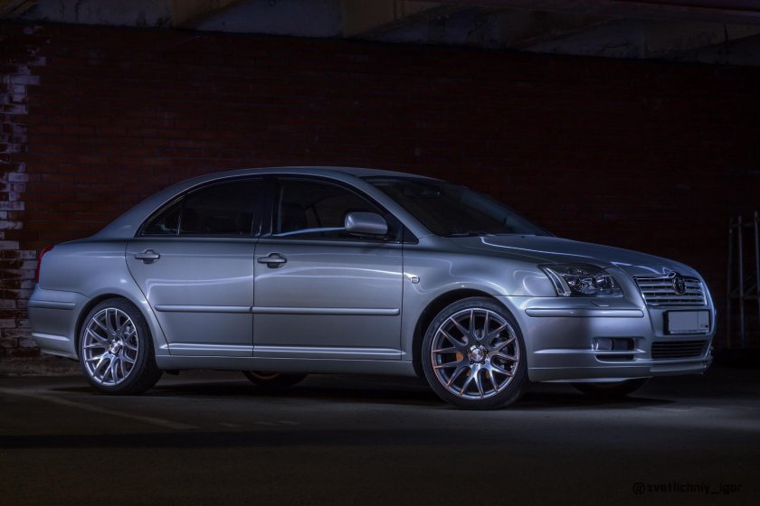 Тойота Авенсис