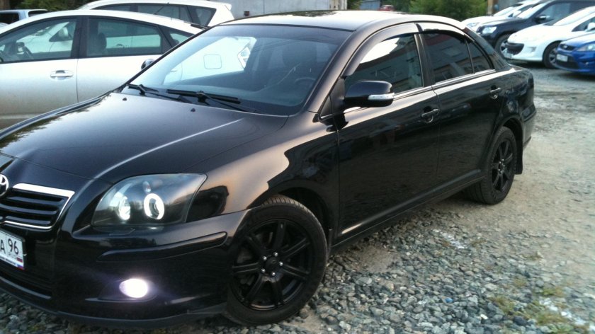 Тойота Авенсис черный 2008