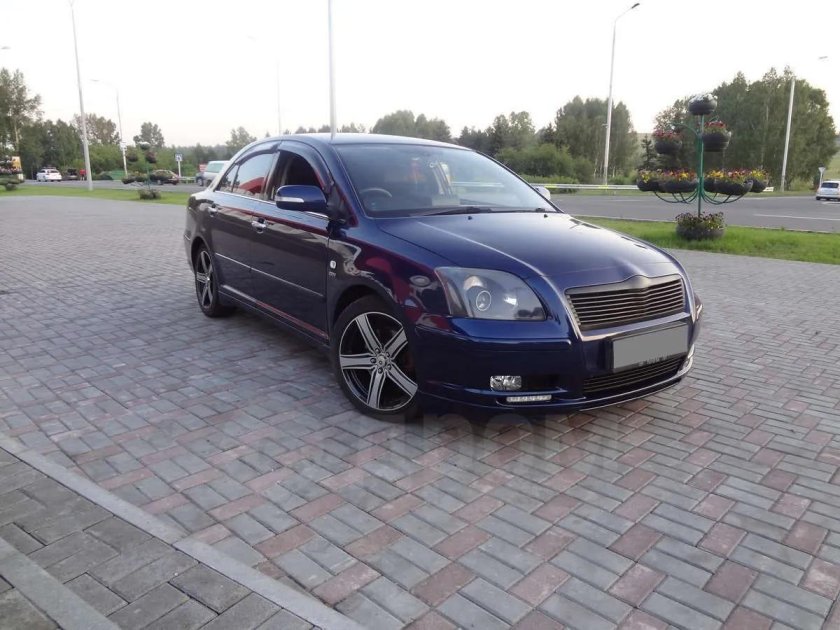 Авенсис 2004