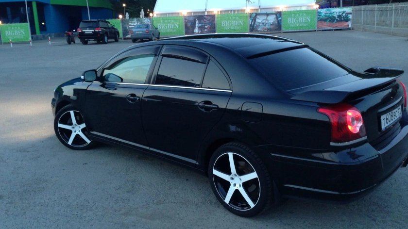 Тойота Авенсис 2008 на 17 дисках