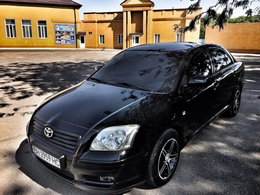 Toyota Avensis 2 черный тонированный