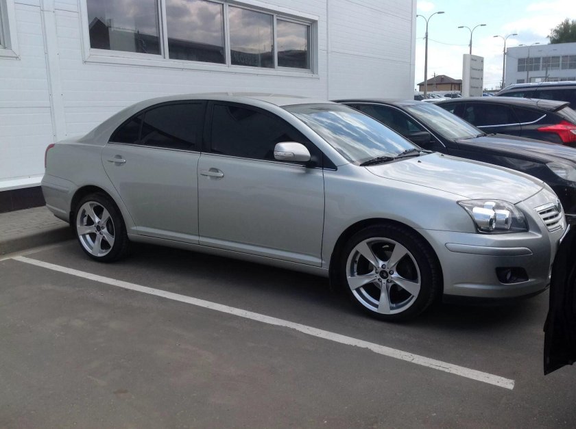 Тойота Авенсис 2008