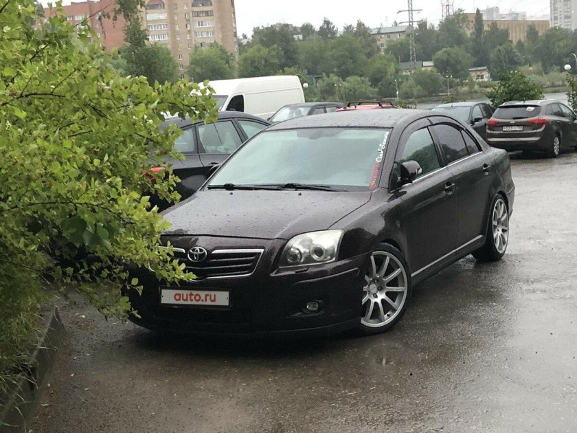 Toyota Avensis r18