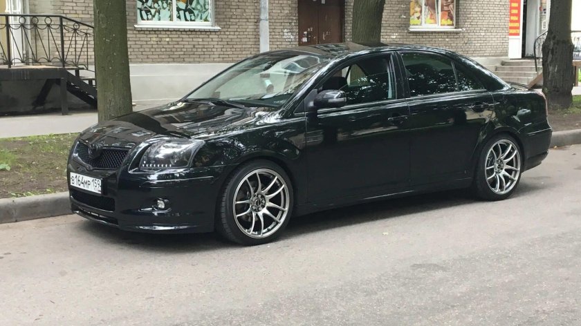 Toyota Avensis 2008 на дисках