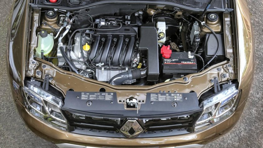 Моторный отсек Рено Дастер 1.6