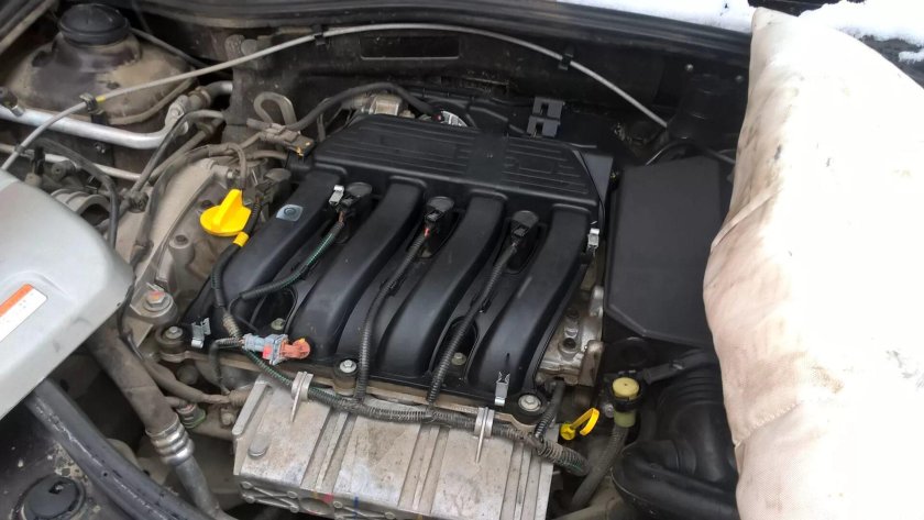 Крышка ДВС Рено Дастер 2.0