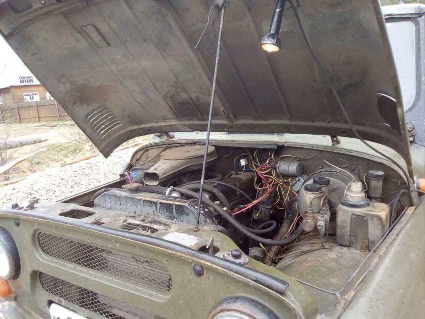УАЗ 469 под капотом
