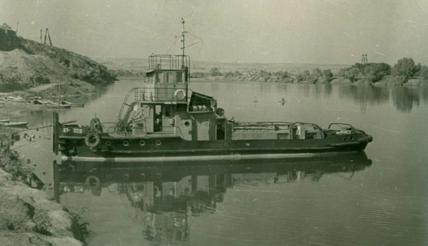 Речной буксирный катер толкач БТ